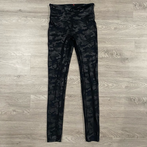 Spanx Black Camo Faux Leather Leggings - Picture 2 of 8